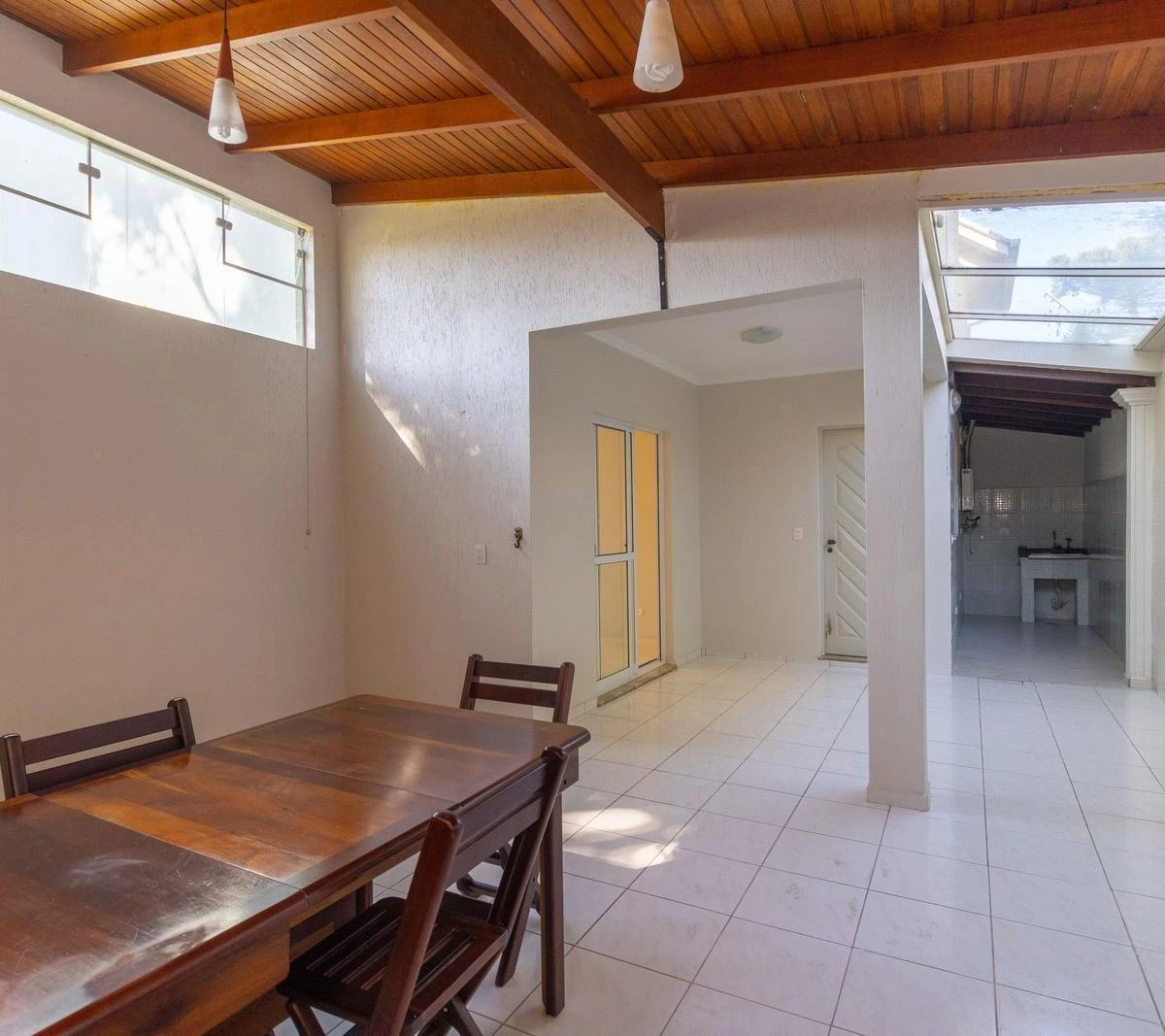 Walk-in closet in a 3-bedroom house, 140 m² — photo 10