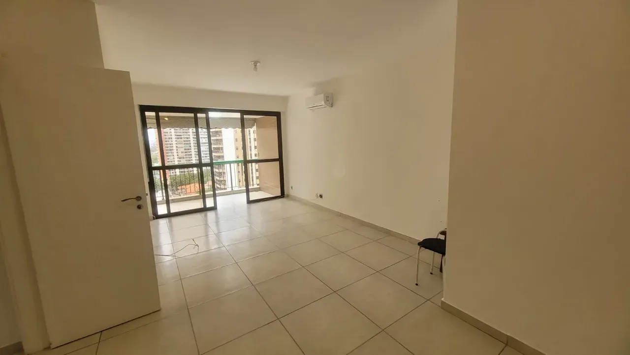 Park view in a 2-bedroom apartment, 105 m² — photo 2