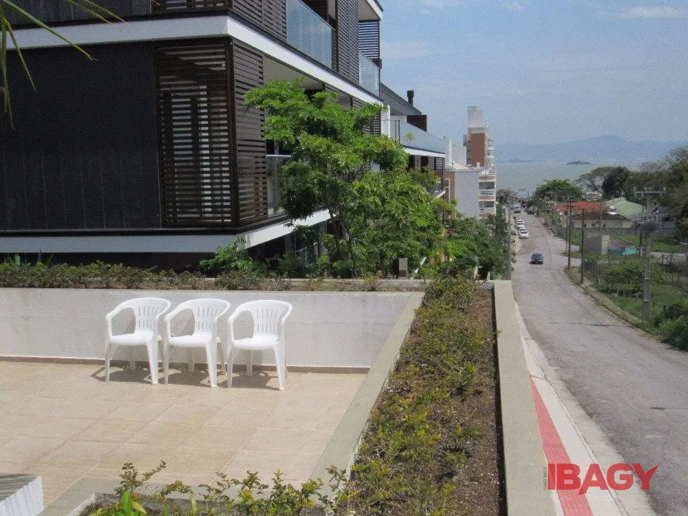 House with 4 bedrooms and 380 m², 2 parking spots — photo 9
