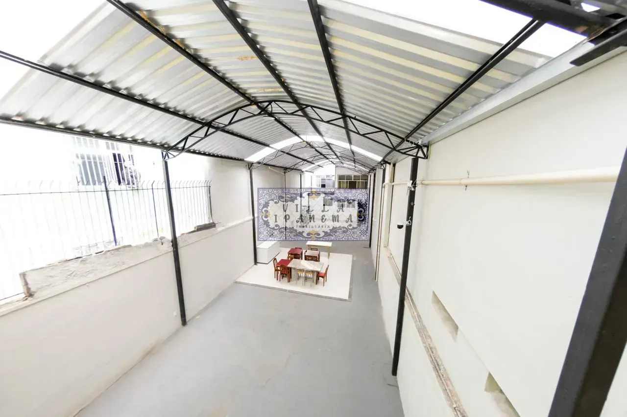 House with 5 bedrooms and a separate closed kitchen — photo 4