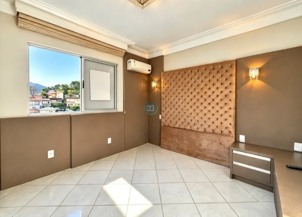 3-bedroom apartment with a grill on the balcony — photo 9