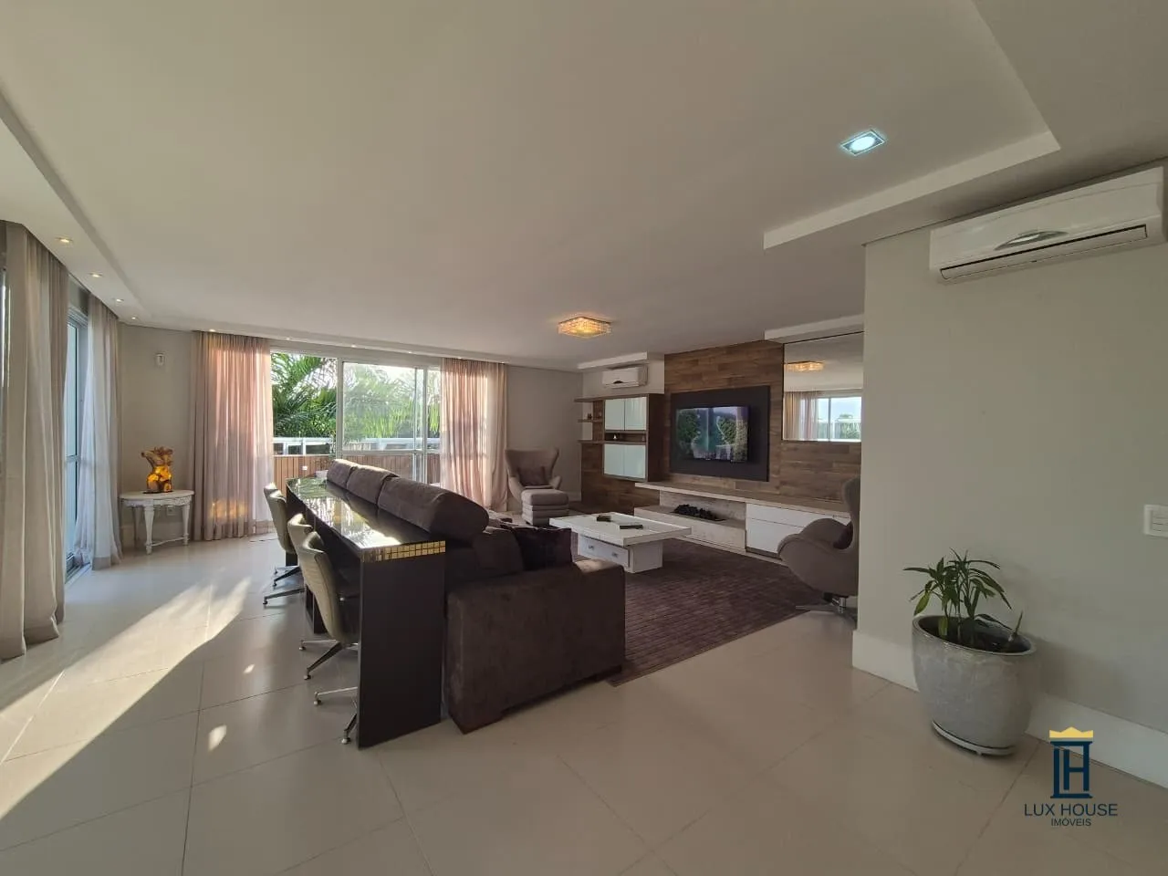 Cobertura com 517 m² e 4 suítes, 3 vagas