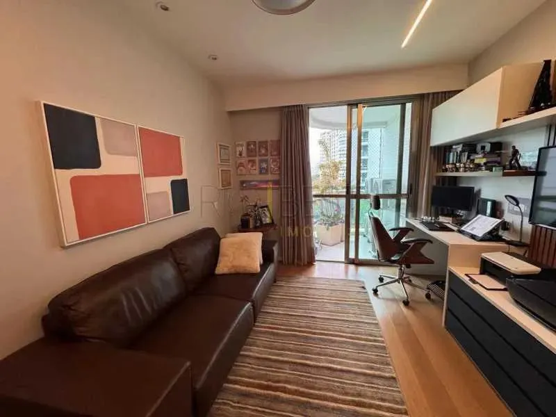 Furnished 4-bedroom apartment with park-view windows — photo 16
