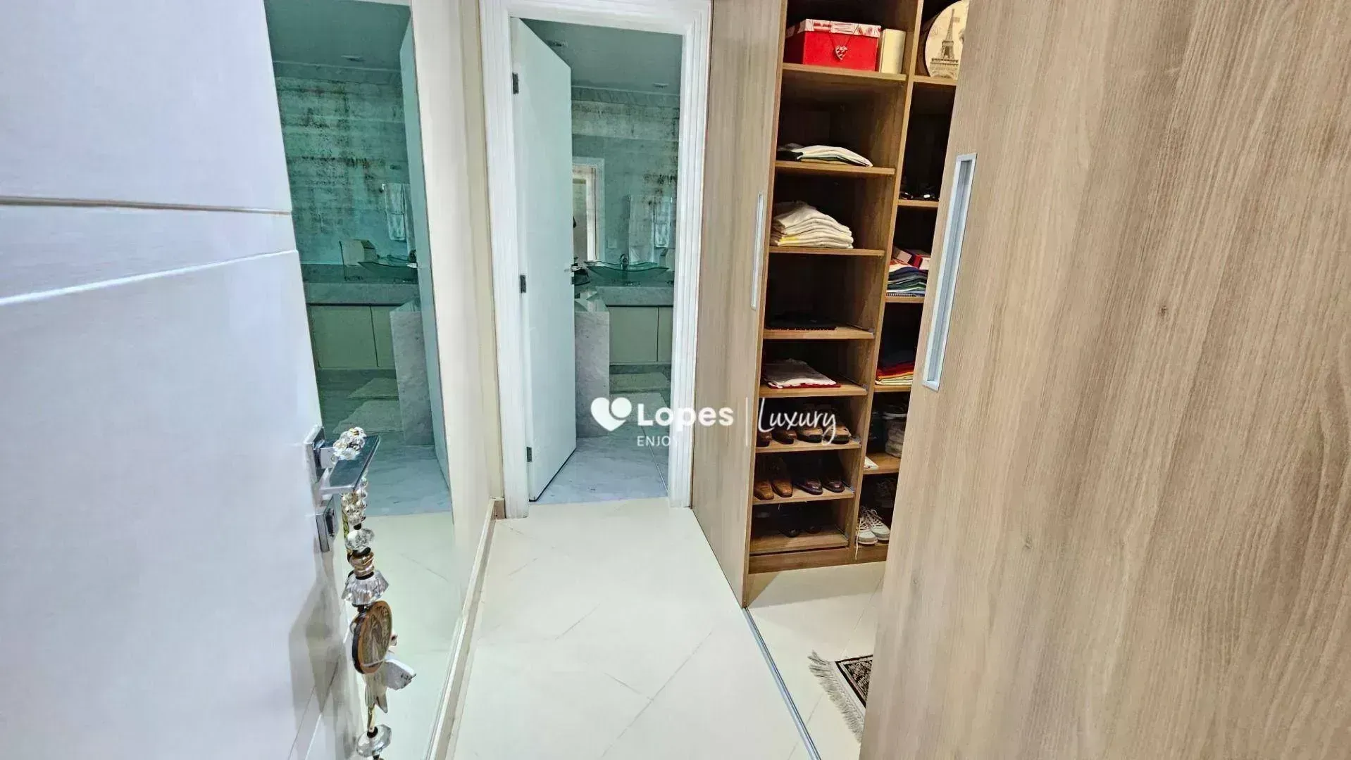 Furnished house with 6 en-suite suites and a private pool — photo 63