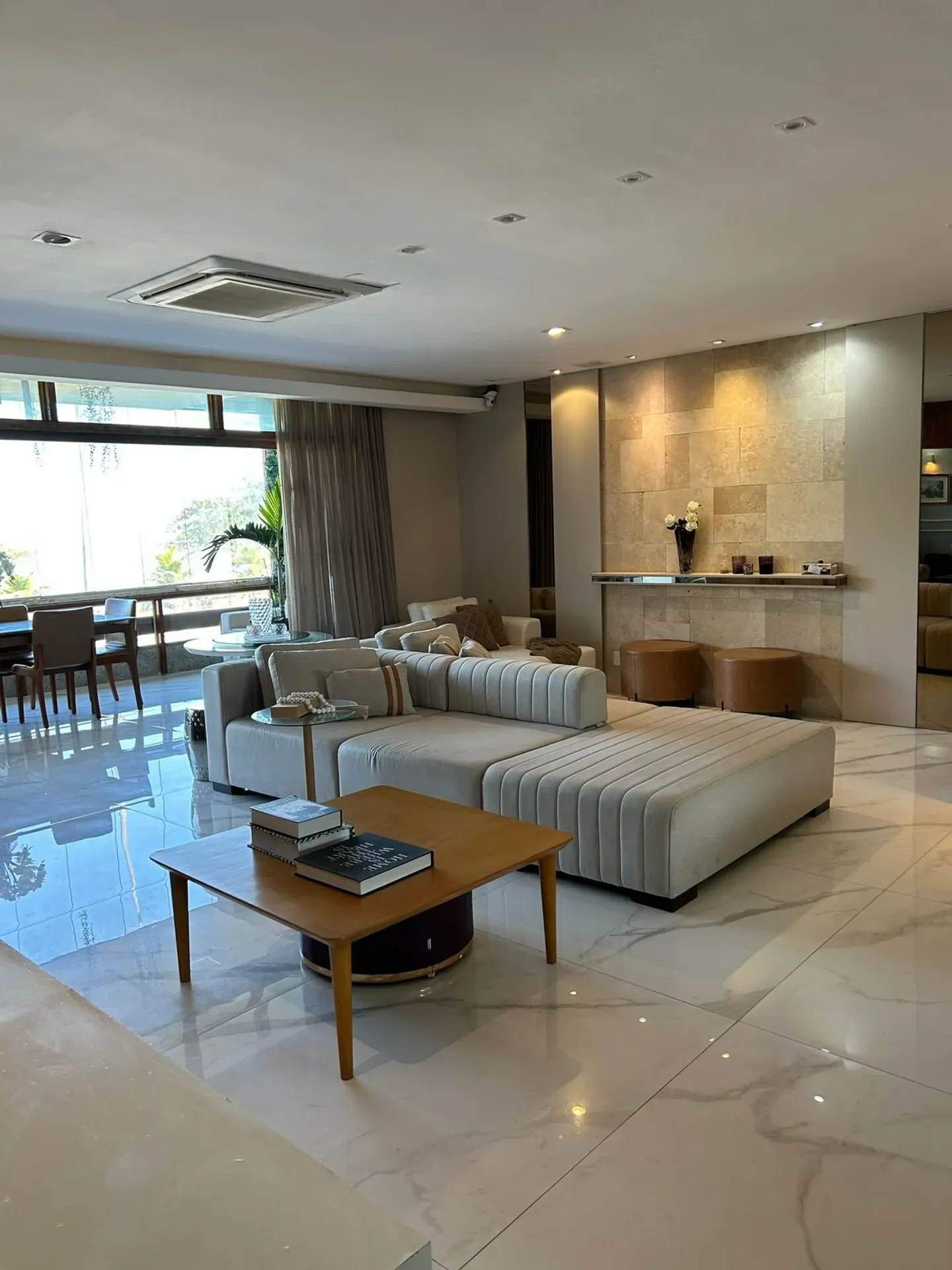 Furnished 250 m² apartment with 3 en-suite bedrooms — photo 10