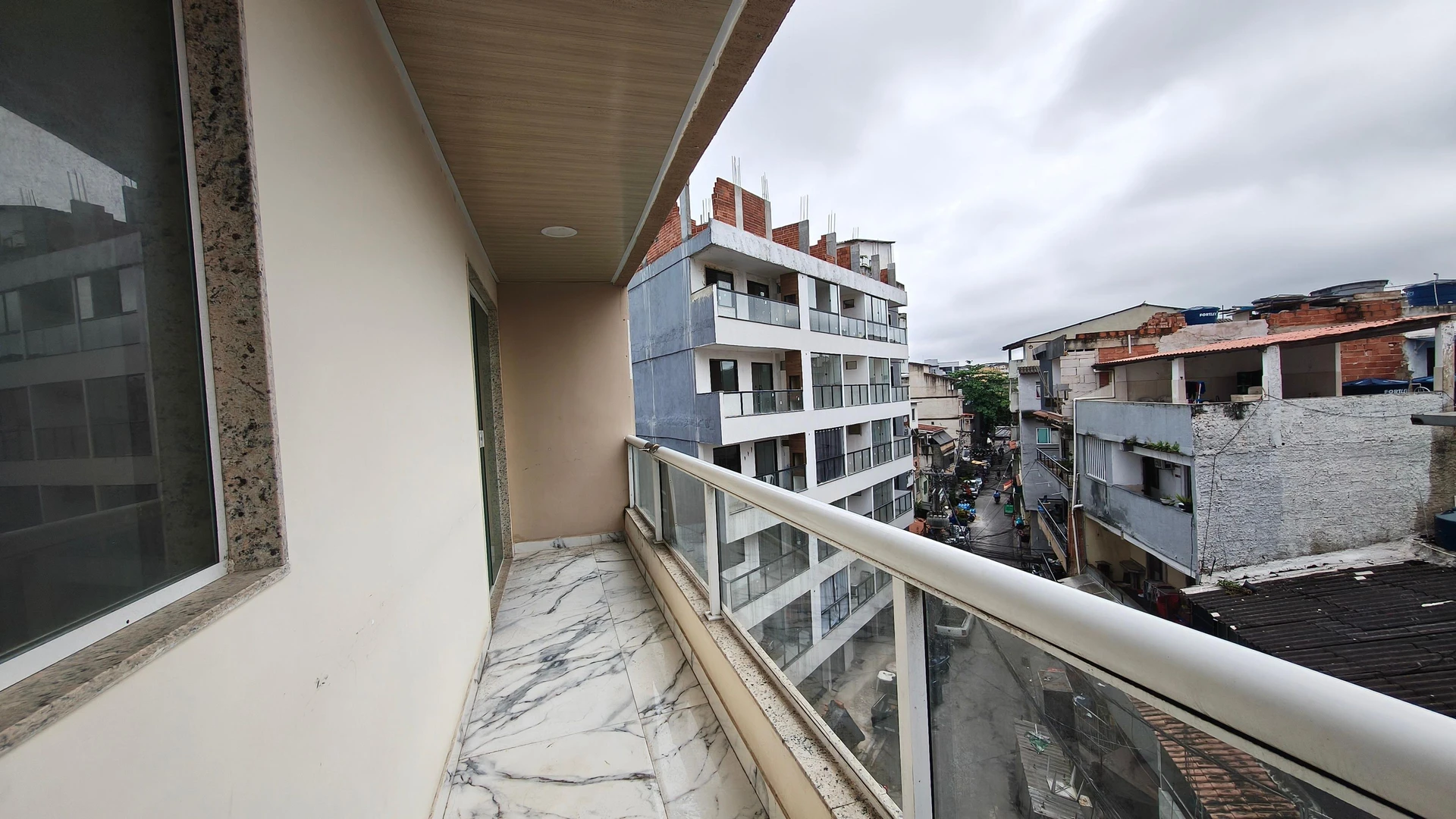 2-bedroom apartment with a glass-enclosed balcony — photo 10