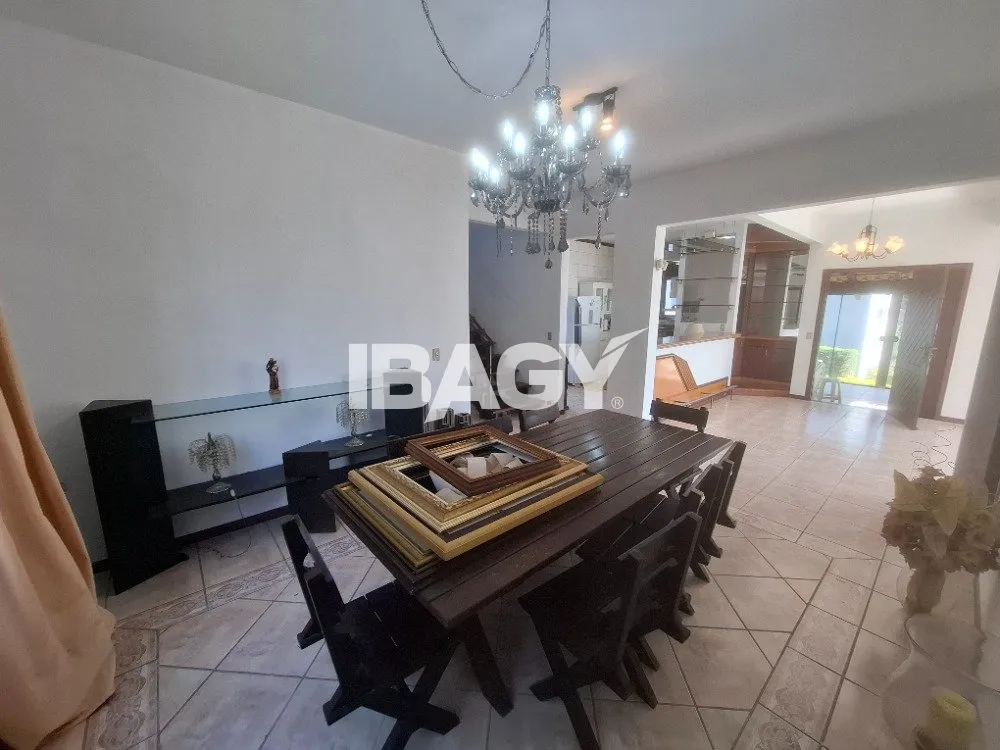 Furnished house with 5 bedrooms, 2 suites and 2 parking — photo 14