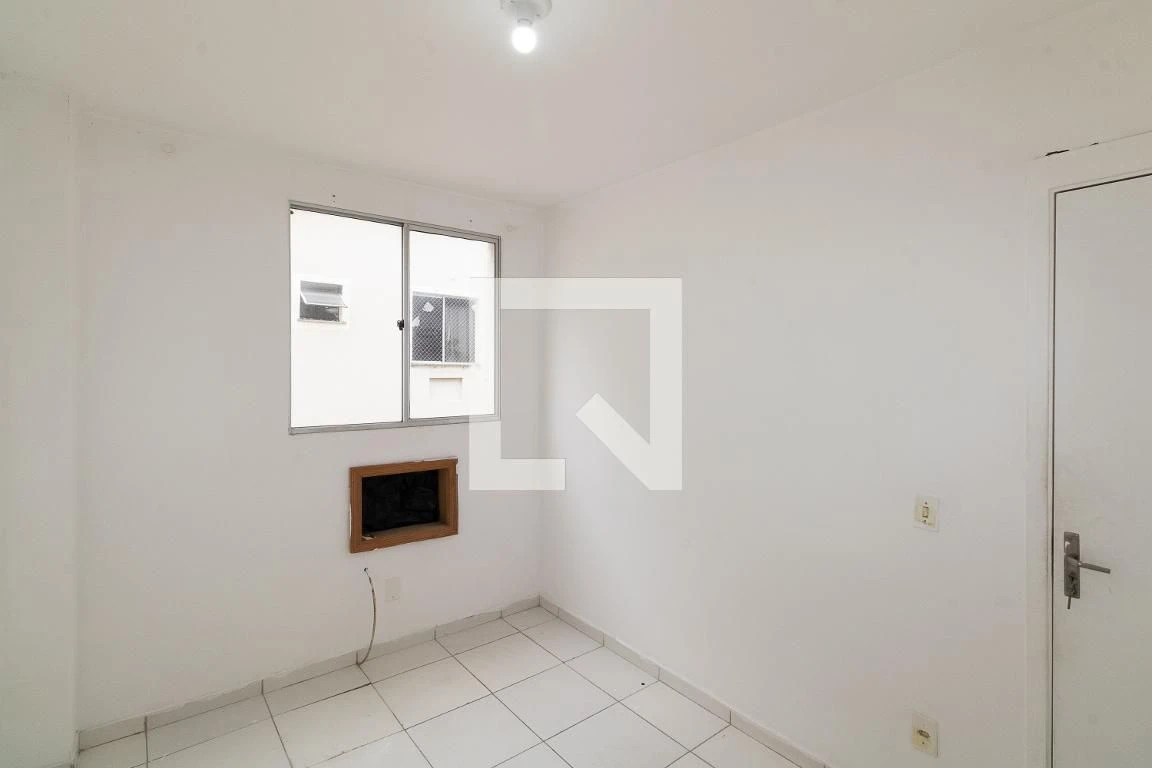 Apartamento con piso de cerámica, 2 dormitorios y 1 plaza — photo 11