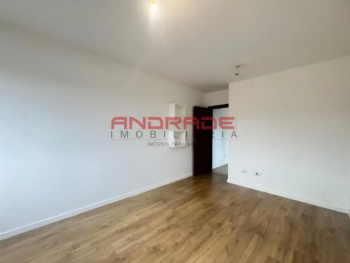 Wood or laminate floors in a one-bedroom apartment, 36 m² — photo 6
