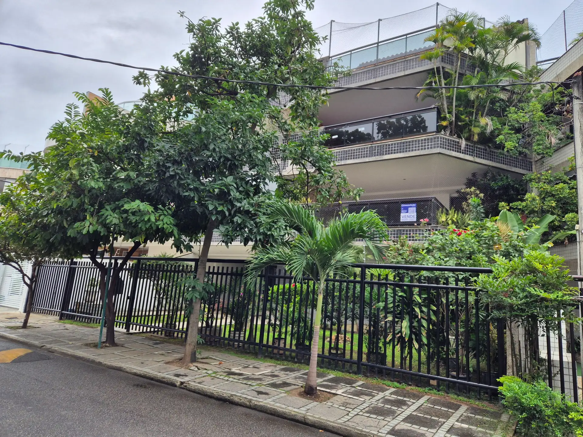 4-bedroom apartment with 3 bathrooms and a balcony — photo 55