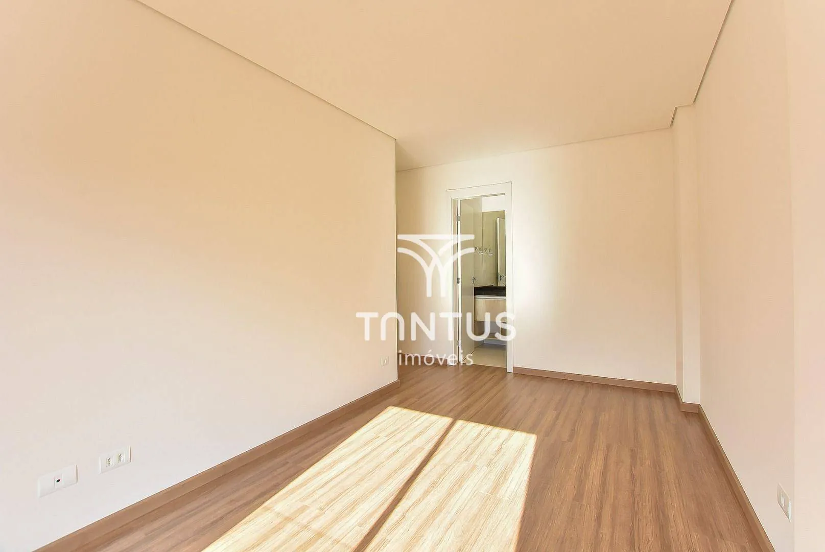 2-bedroom apartment with 2 parking spaces and en-suite — photo 31