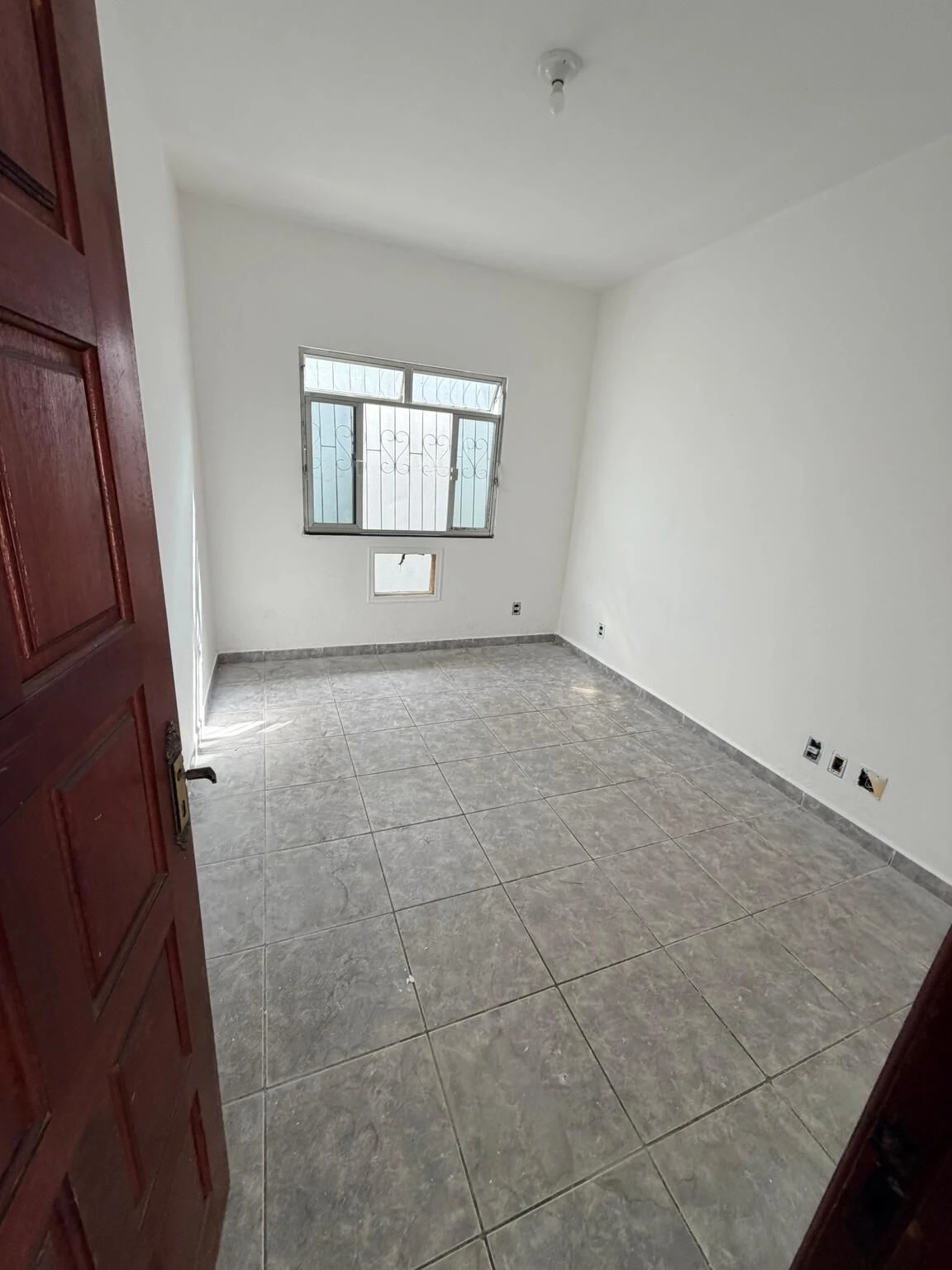 House with 5 bedrooms and 3 bathrooms plus 3 parking spots — photo 7