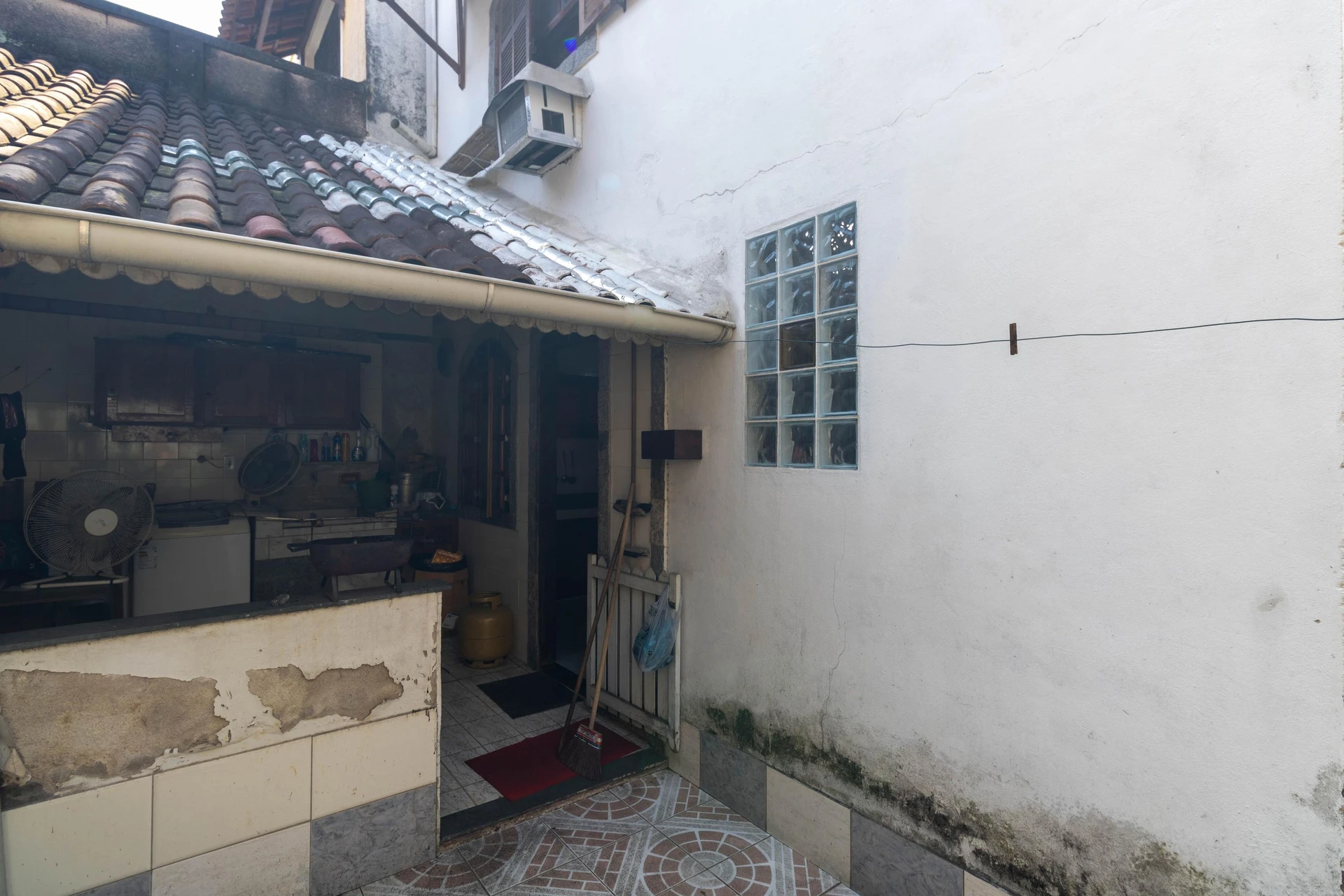 Furnished rental house with 2 bedrooms and 2 baths — photo 8