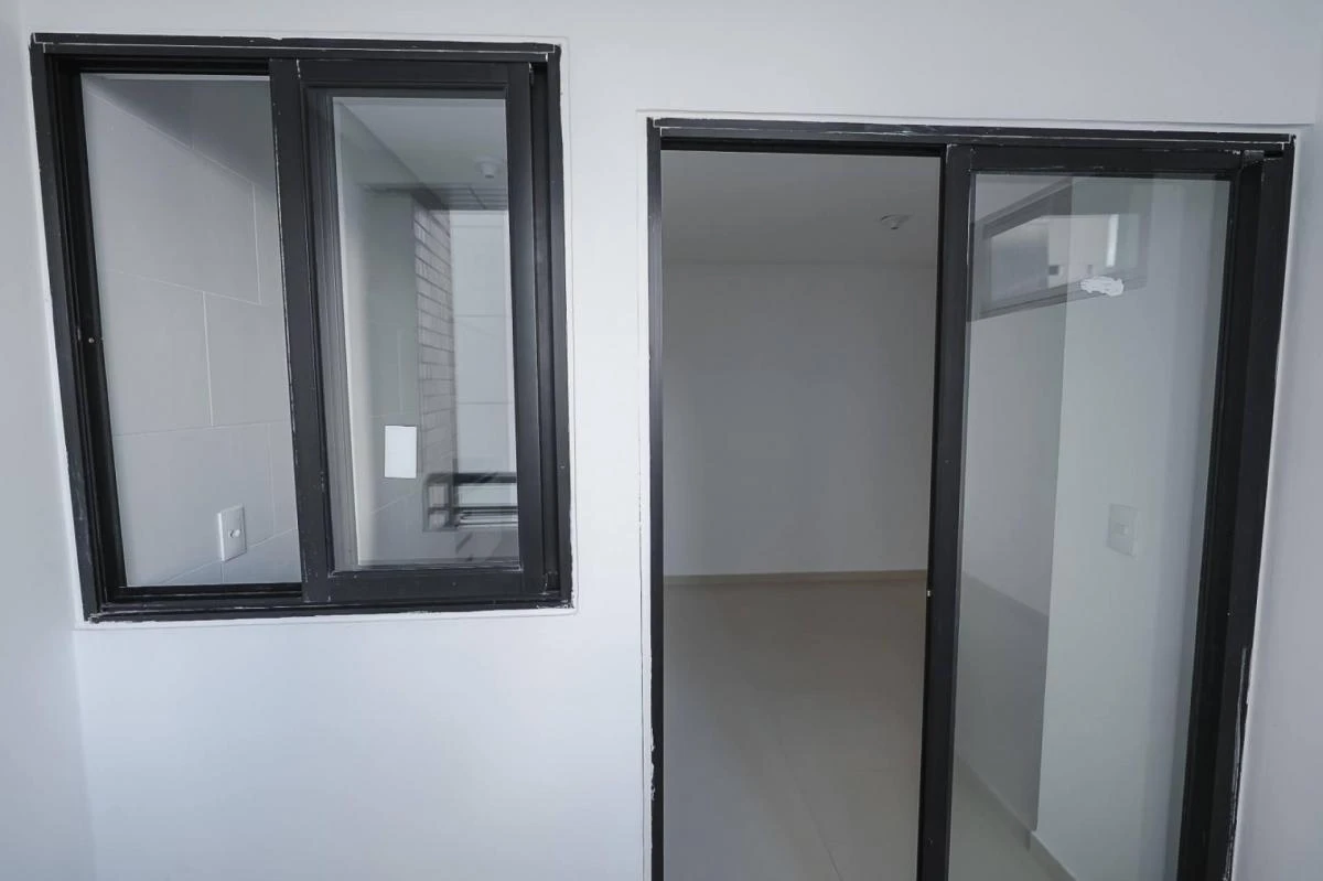 3-bedroom apartment in a building with a pool — photo 13