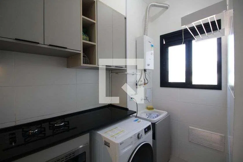 Furnished 1-bedroom apartment with open-plan kitchen — photo 24