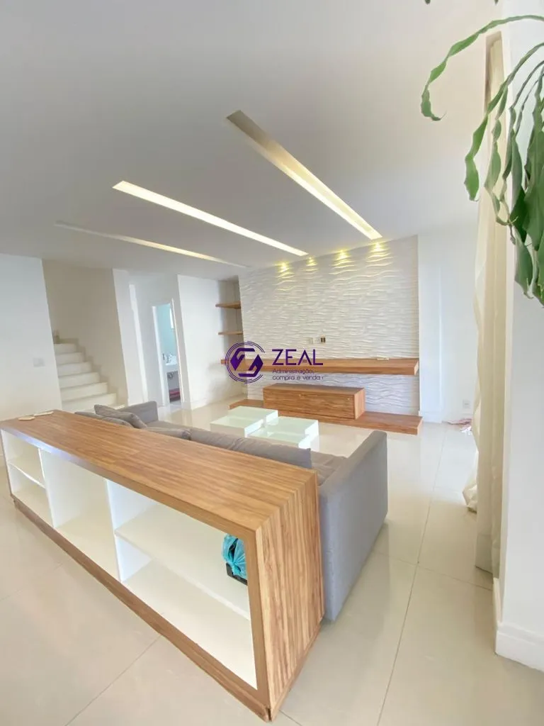 Balcony with a grill in a 4-bedroom house, 278 m²