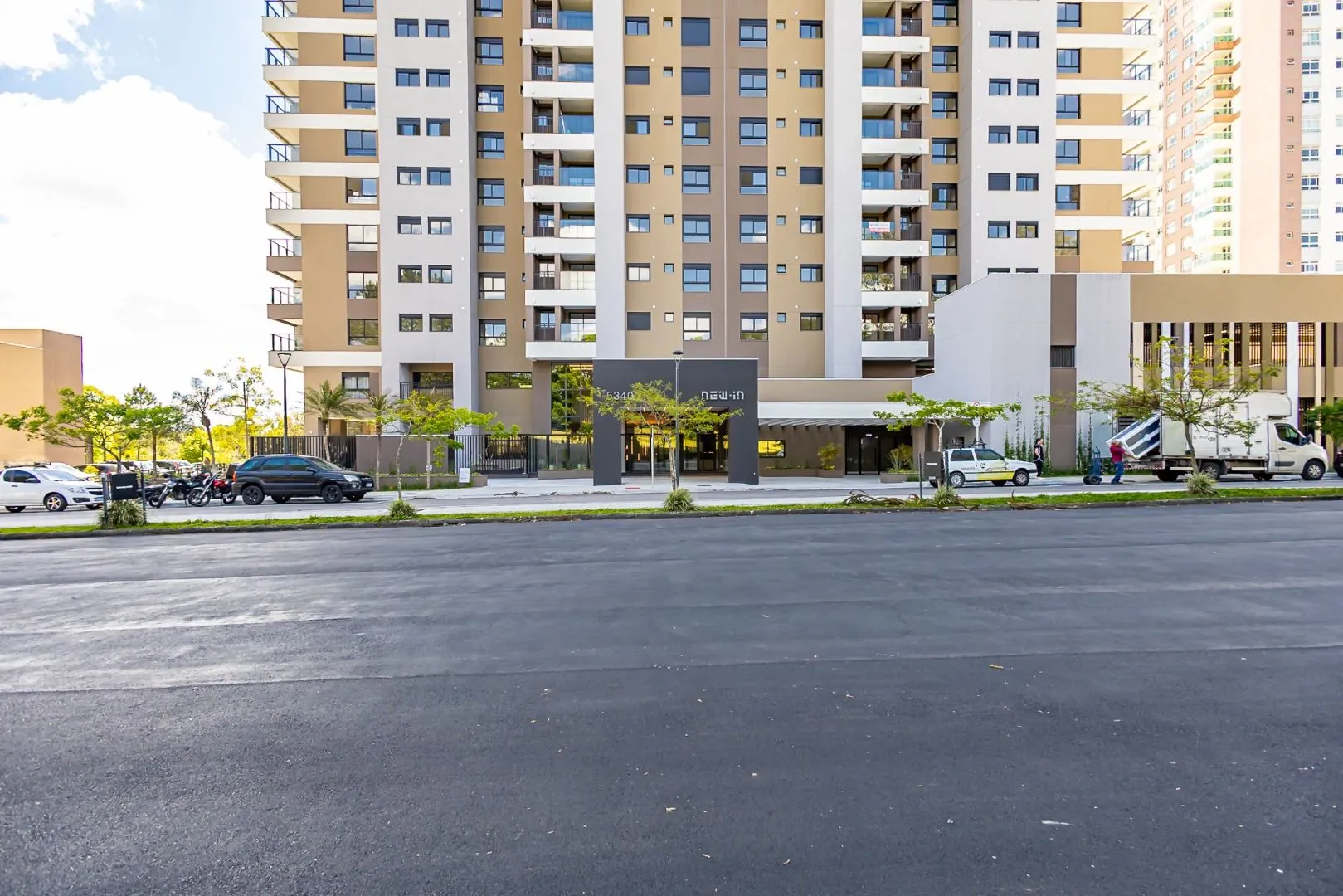 Furnished apartment, 78 m², with a glass-enclosed balcony — photo 110