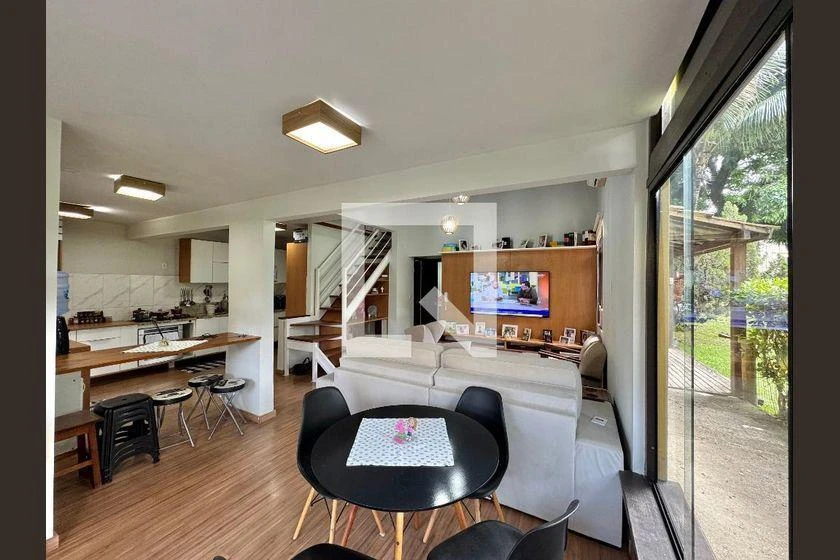 140 m² house with a walk-in closet and a home office — photo 7