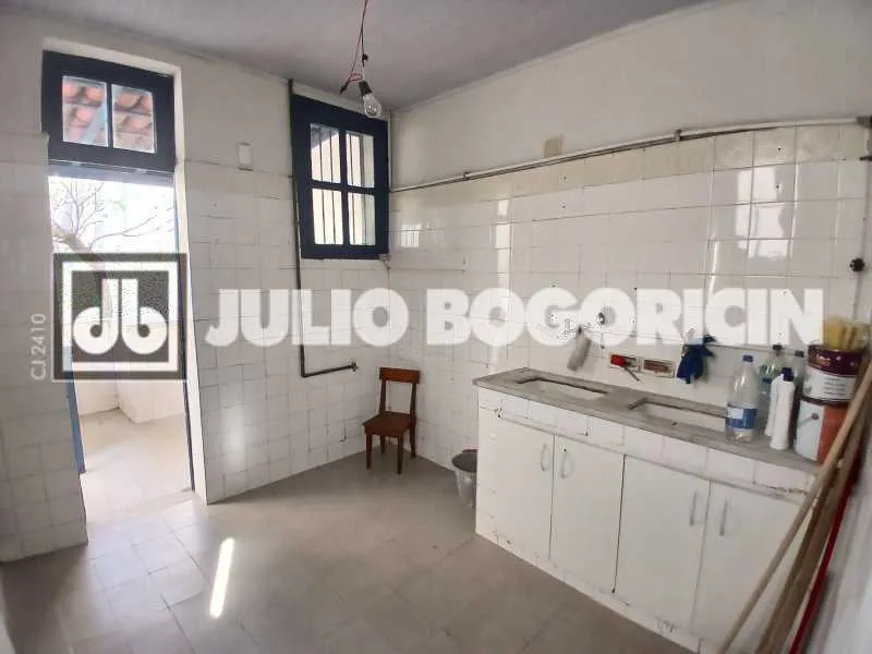Unfurnished apartment with 6 bedrooms and 3 bathrooms — photo 6