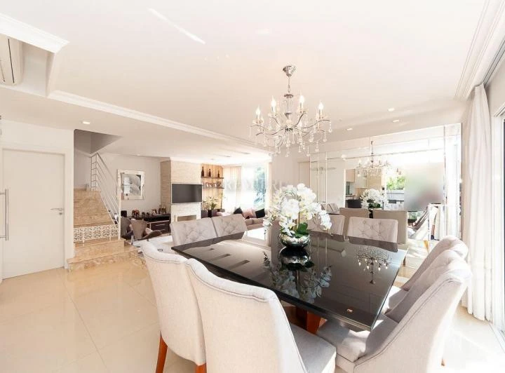 270 m² house with 4 bedrooms and 4 parking spaces — photo 8