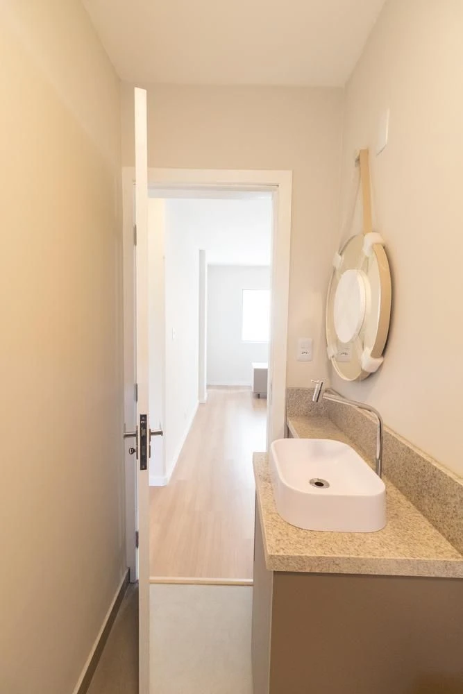 2-bedroom apartment with wood or laminate floors in Curitiba — photo 14