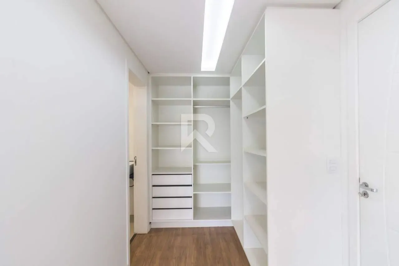 House with 5 bedrooms and 3 parking spaces — photo 19
