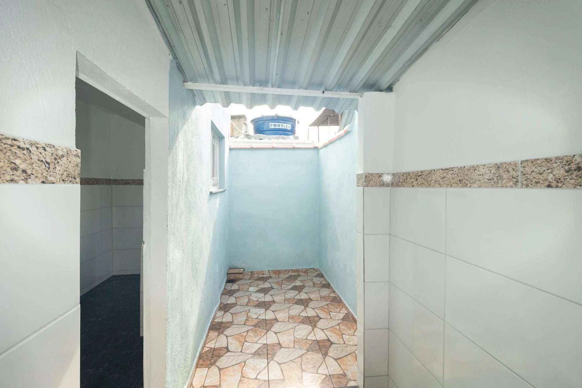 Unfurnished house with 1 bedroom and 1 bathroom — photo 22