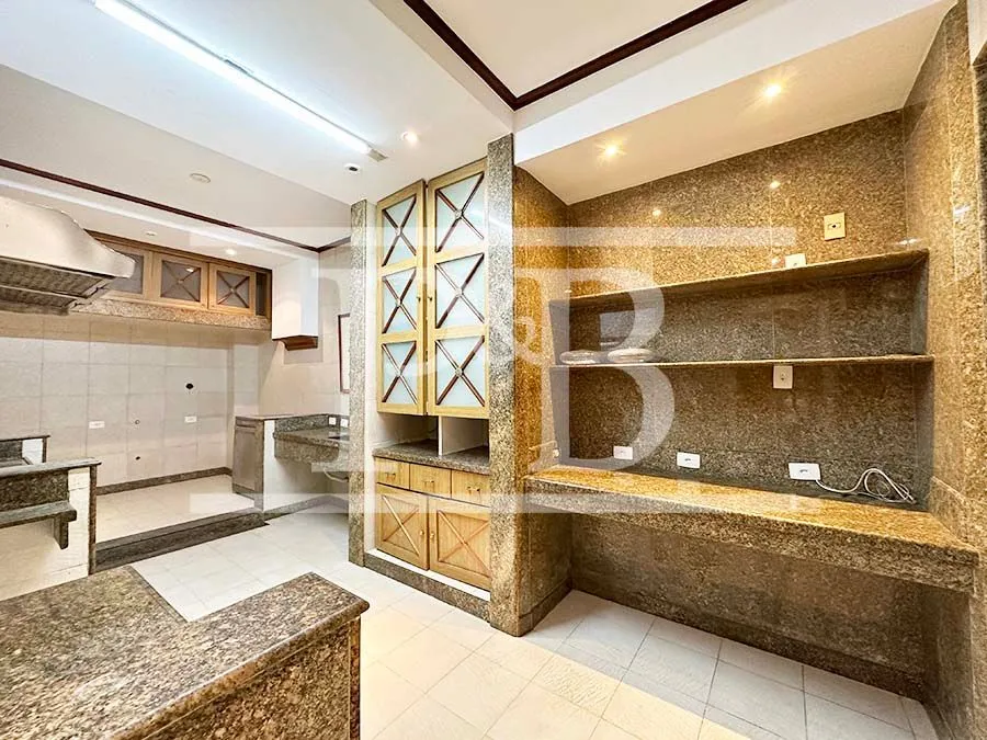 3-bedroom apartment with enclosed glass balcony — photo 32