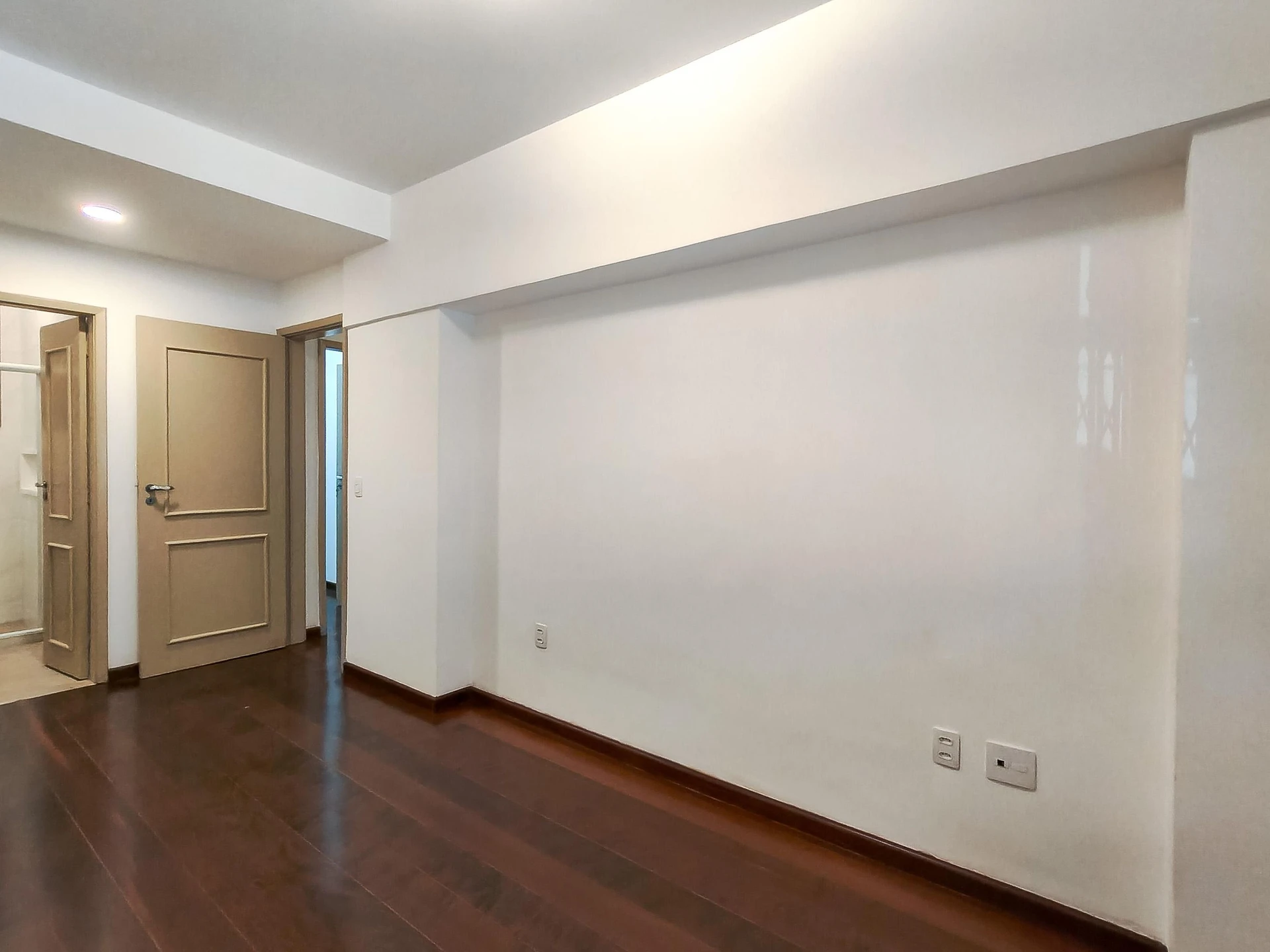 House for rent with 5 bedrooms and 8 bathrooms — photo 92