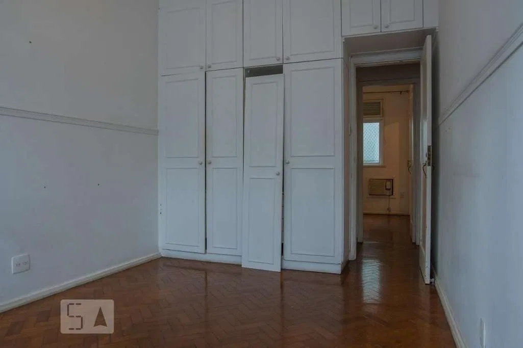 225 m² apartment with 4 bedrooms and a balcony — photo 8