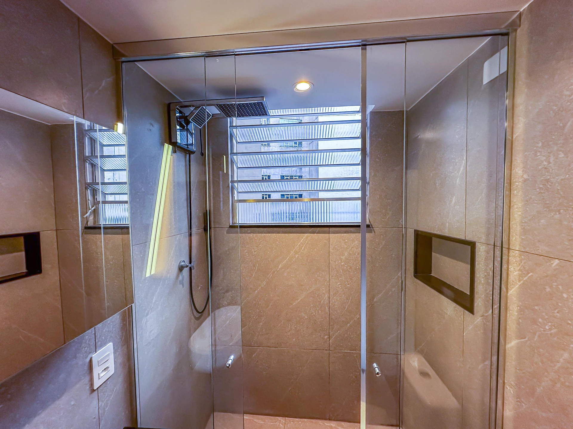 Furnished studio with glass shower and 1 bedroom — photo 24
