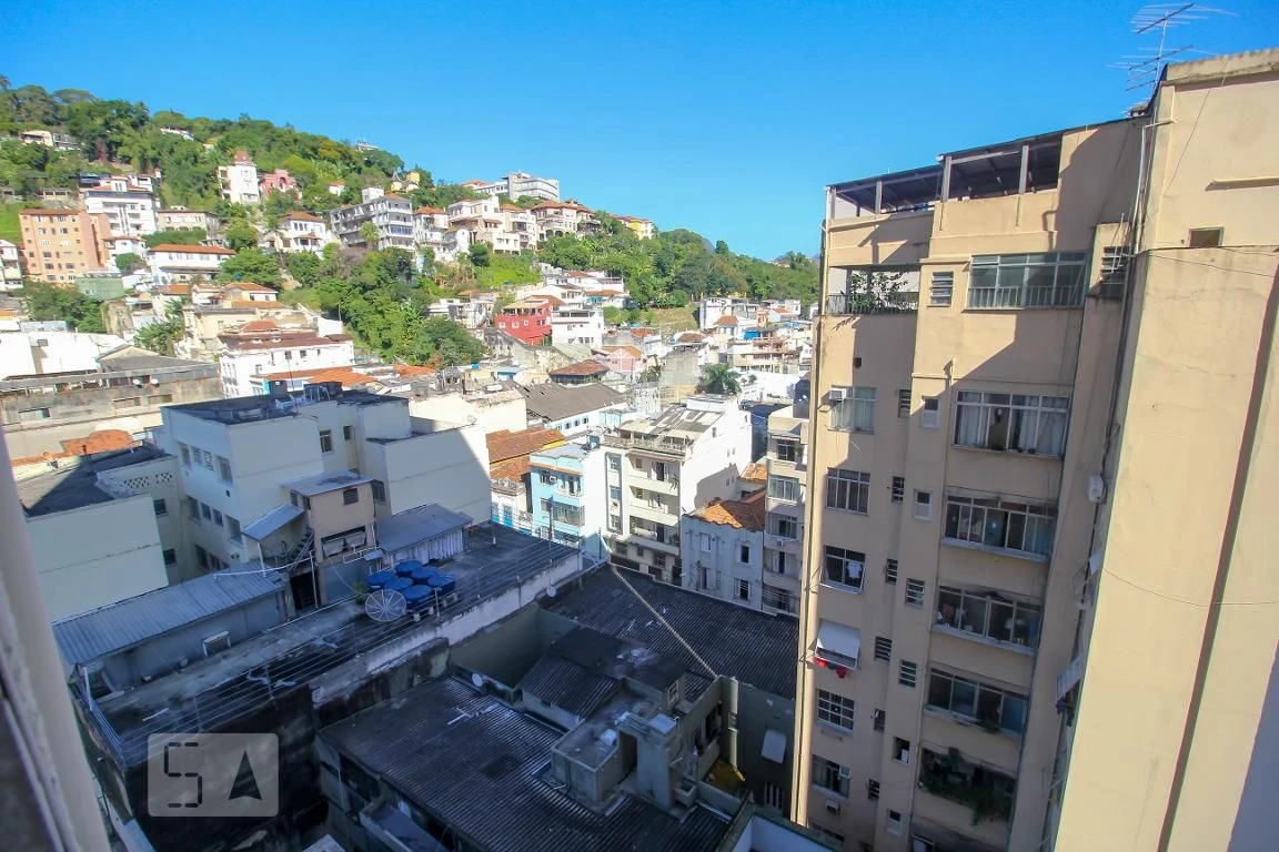 One-bedroom apartment with a mountain view in Rio de Janeiro — photo 3