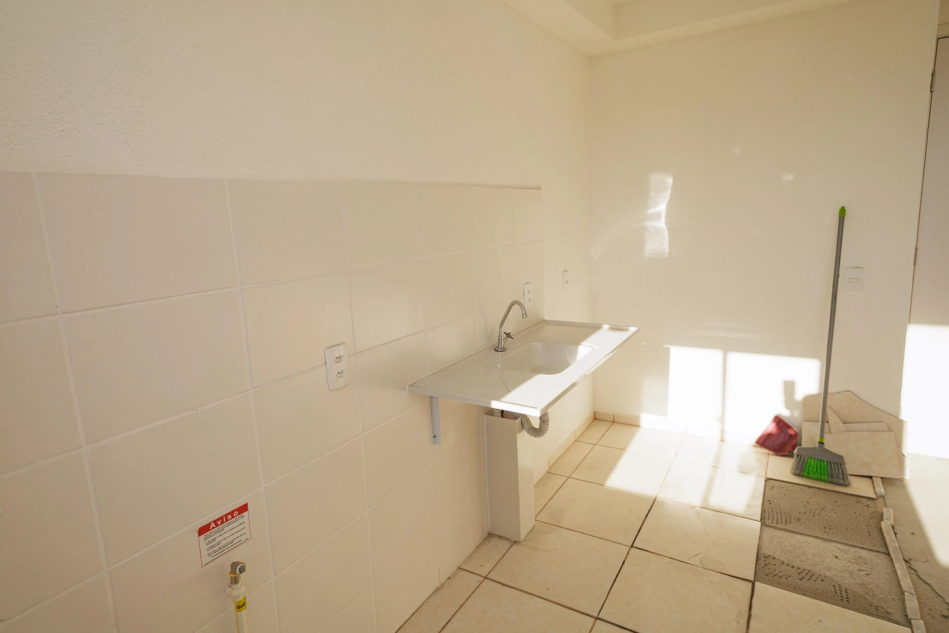 Apartment with 2 bedrooms and a glass-enclosed shower — photo 8