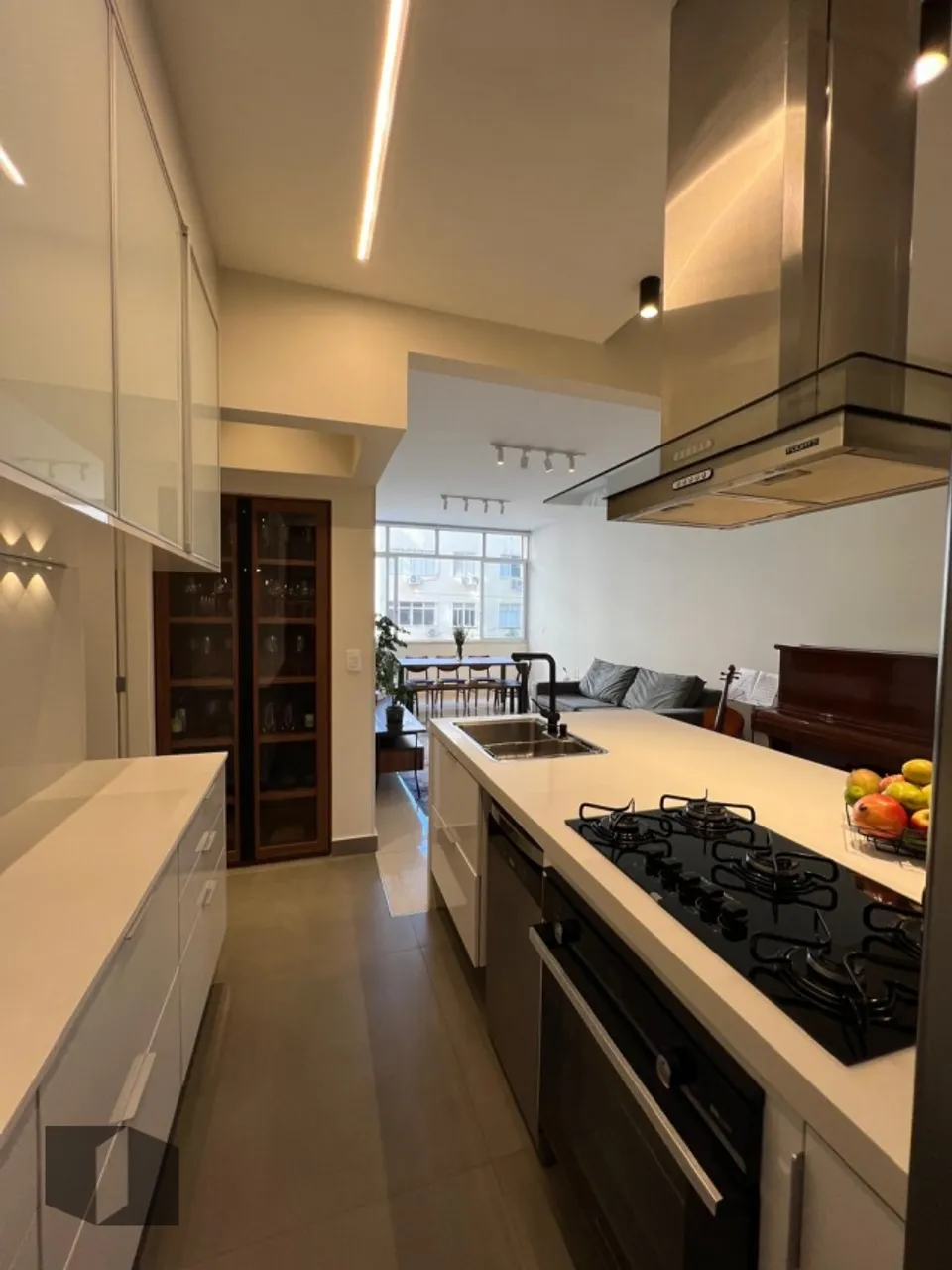 Furnished apartment with 3 bedrooms and 3 bathrooms — photo 11