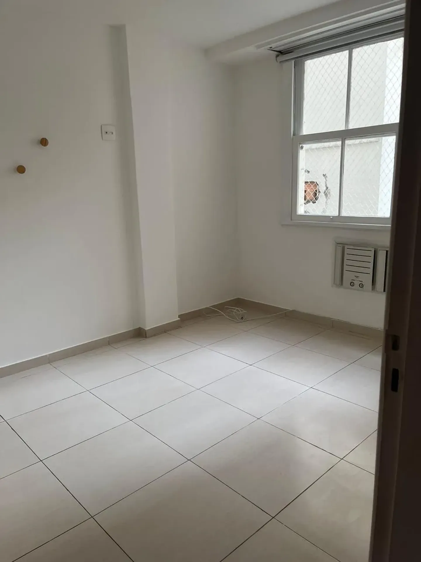 35 m² unfurnished apartment with open-plan kitchen — photo 7
