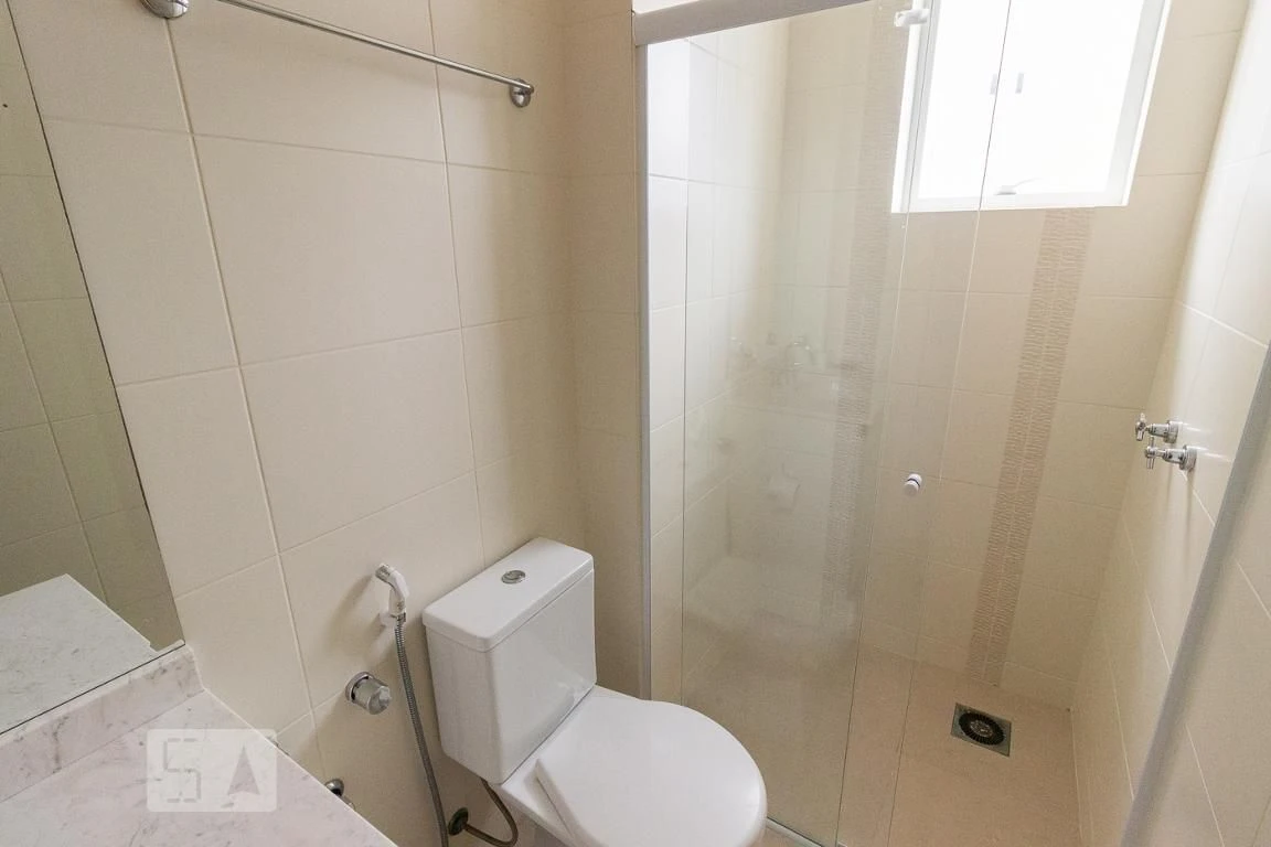 Bathtub in a 4-bedroom apartment, 255 m² — photo 49