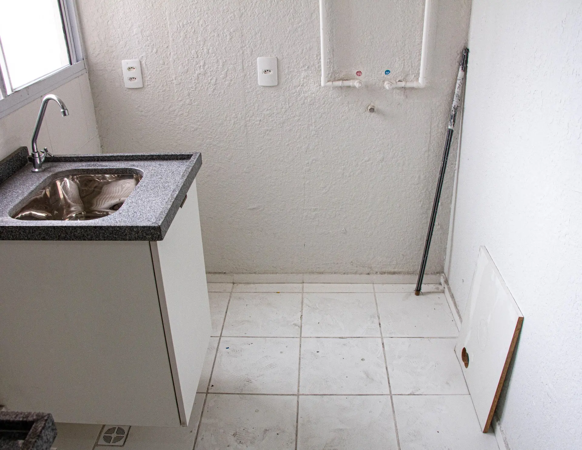 Unfurnished 2-bedroom rental with 1 parking spot — photo 3