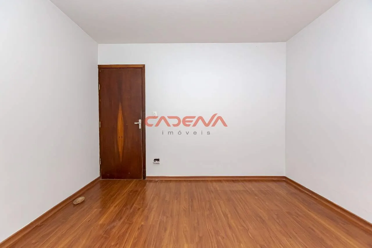House with 3 bedrooms and built-in kitchen cabinets — photo 16