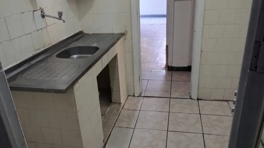 2-bedroom apartment with a separate kitchen and balcony — photo 9