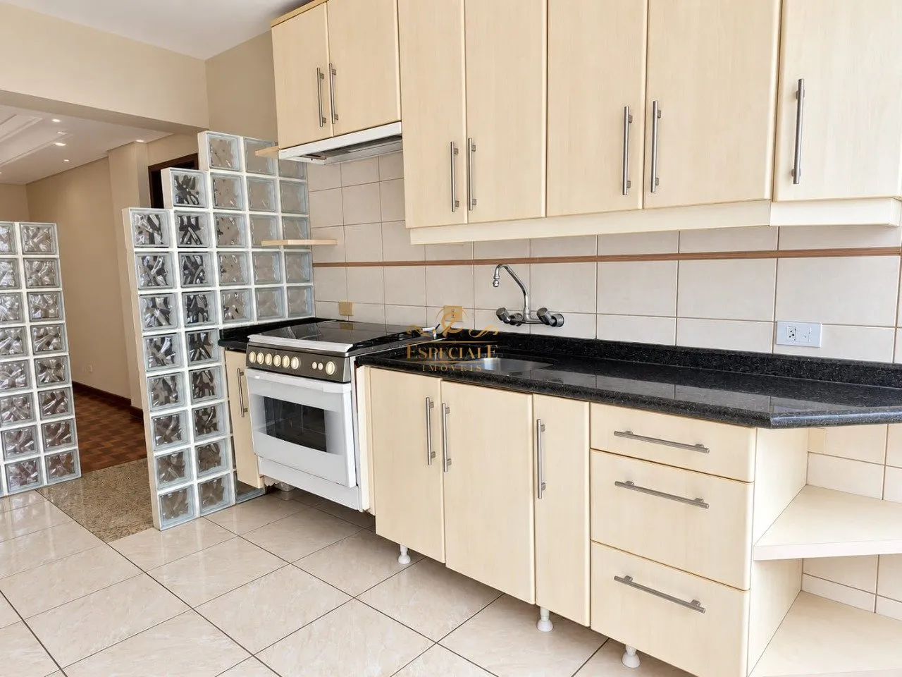 3-bedroom apartment with a bathtub in Curitiba — photo 3