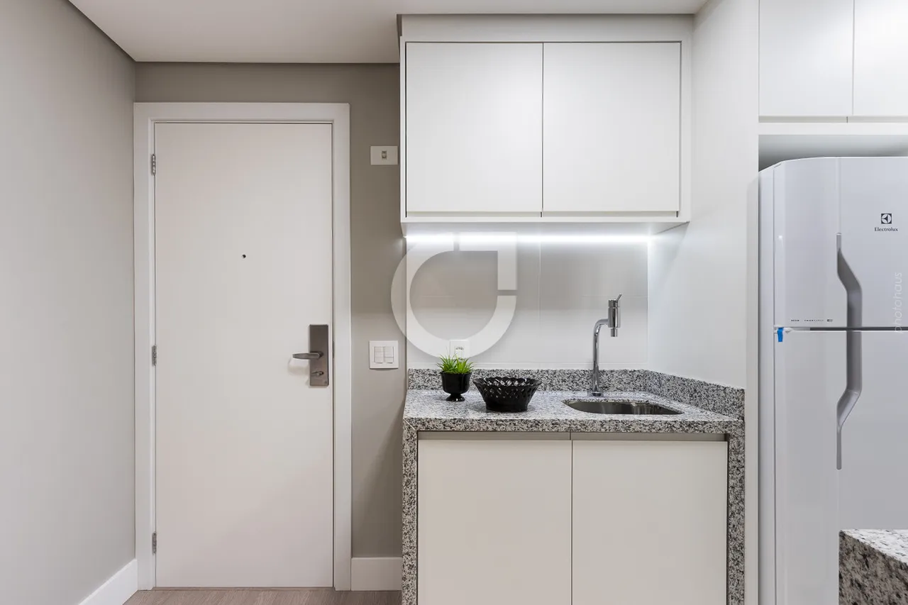 Furnished 1-bedroom apartment with no parking spot — photo 4