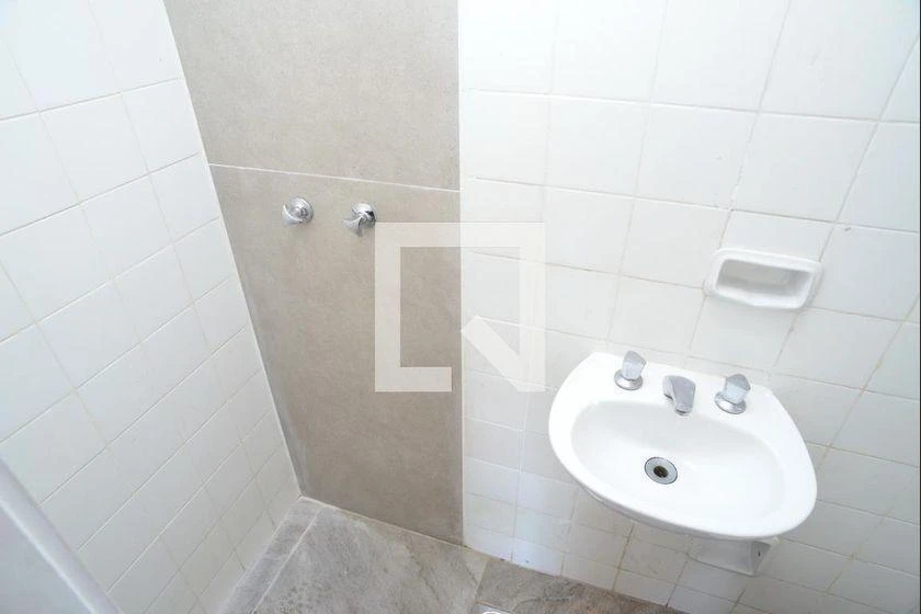 2-bedroom apartment in a building with a gym — photo 33