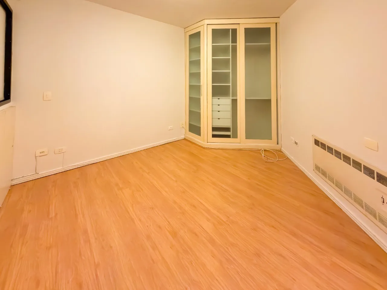 2-bedroom apartment with en-suite and enclosed balcony — photo 16
