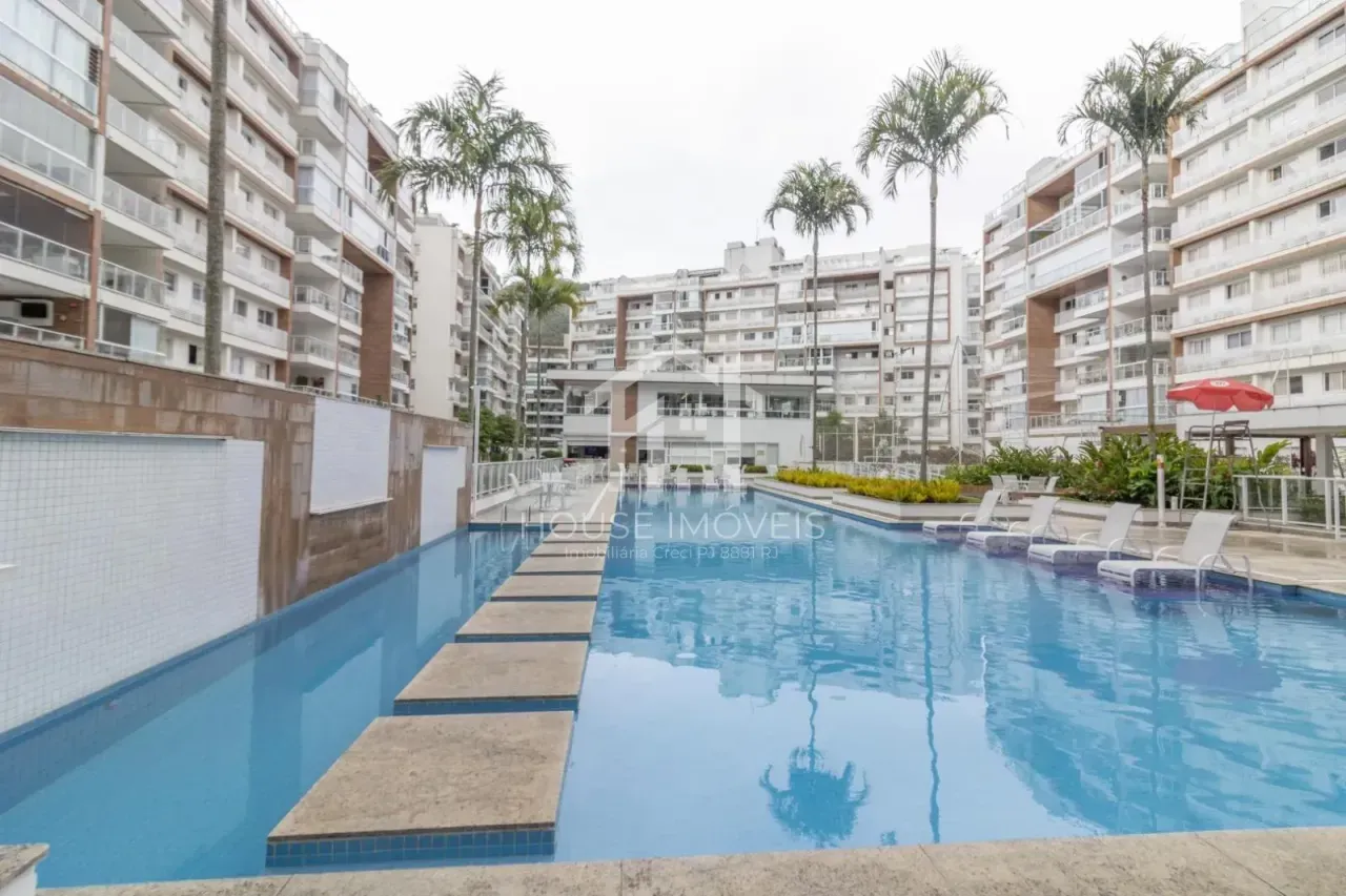 Панорамные окна и 3 спальни: квартира 150 м² — photo 28