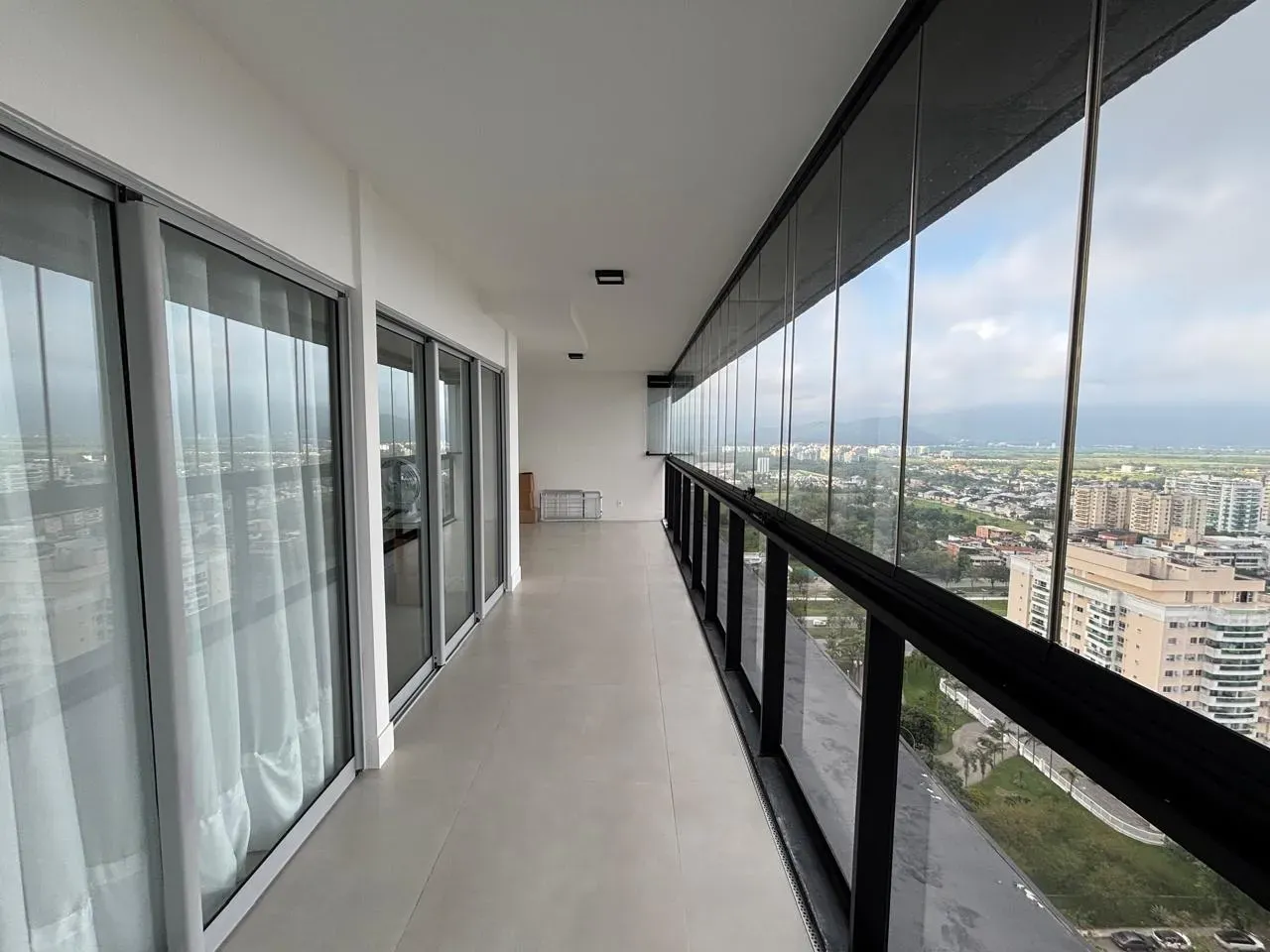 Квартира 83 м² з панорамними вікнами та заскленим балконом — photo 18