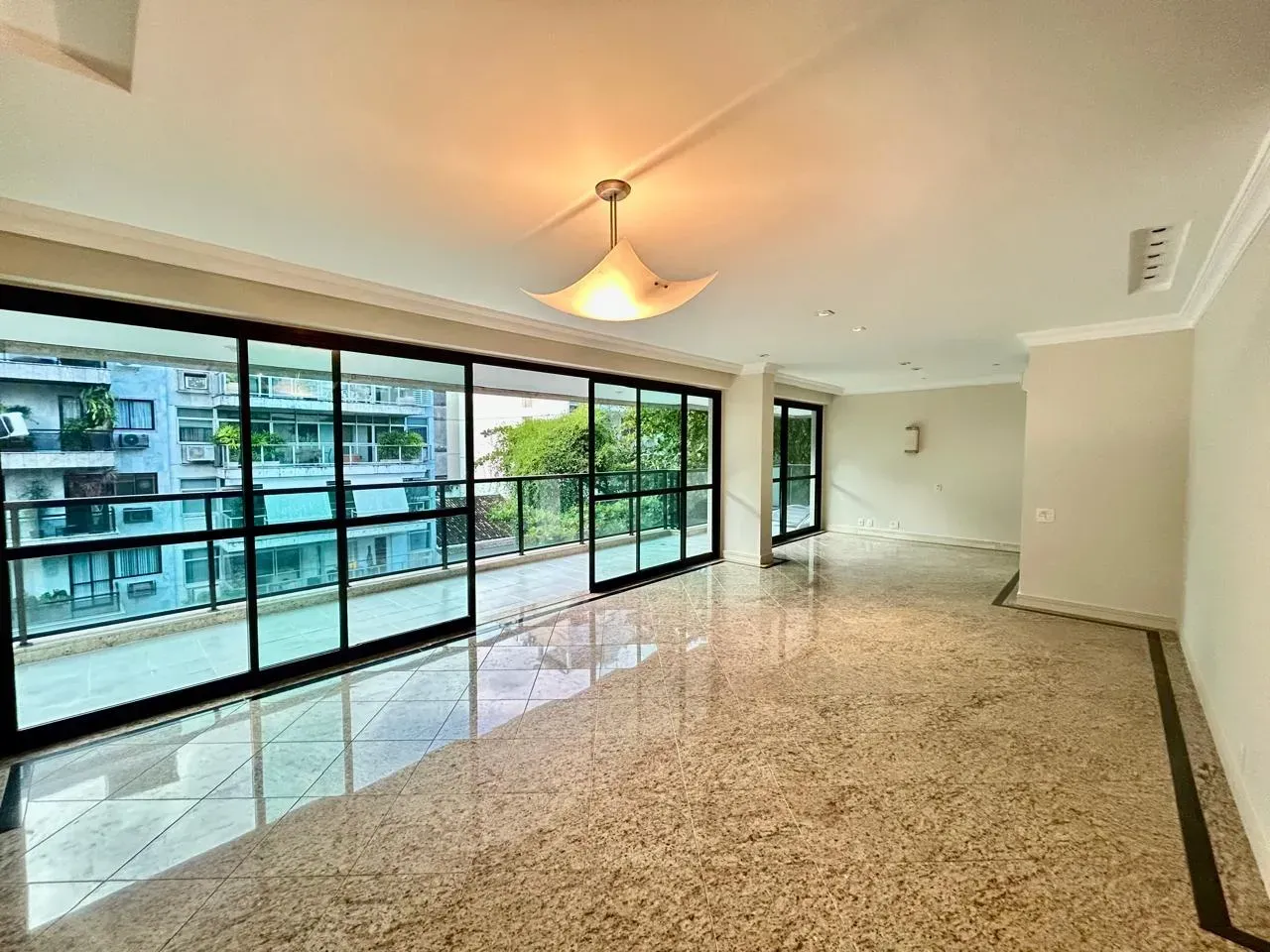 165 m² apartment with 4 bedrooms and 4 bathrooms — photo 14