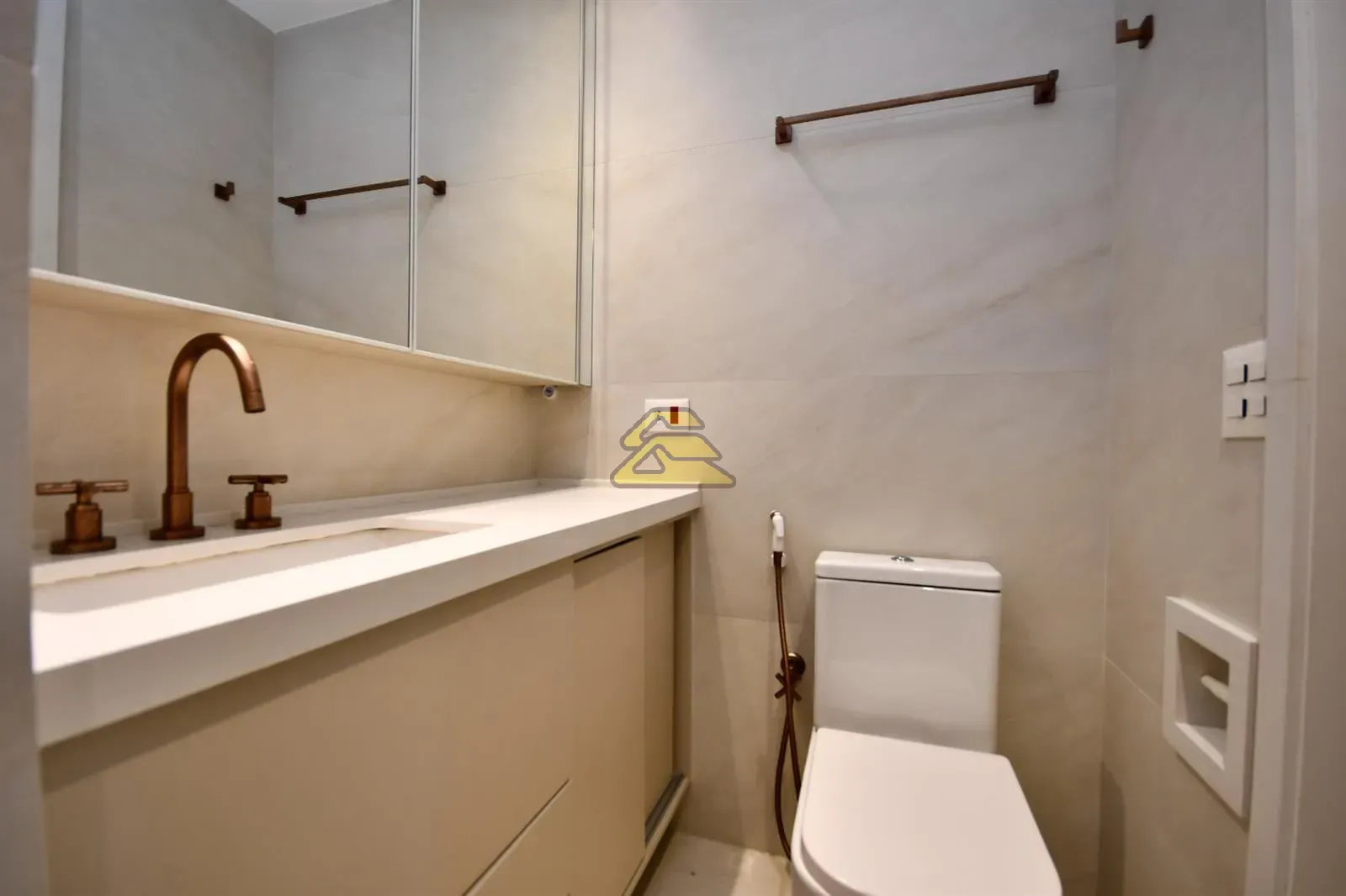 Apartamento mobiliado de 2 quartos com 2 suítes e varanda — photo 34