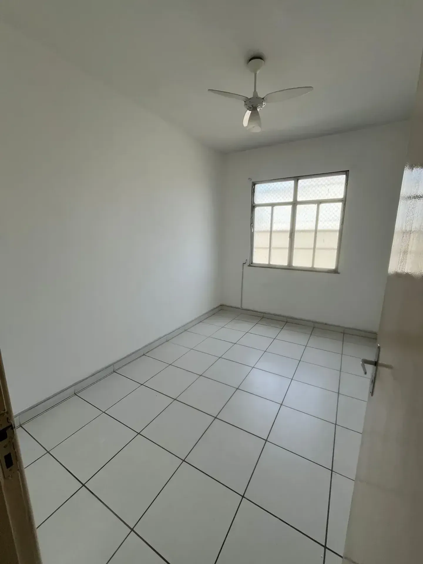 2-bedroom apartment with a glass-enclosed shower — photo 21