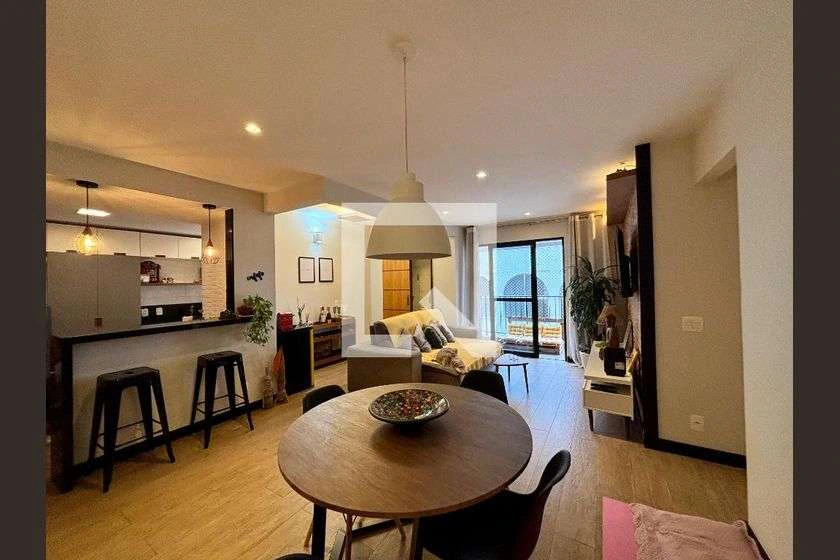 Renovated 2-bedroom apartment with city view, 85 m²