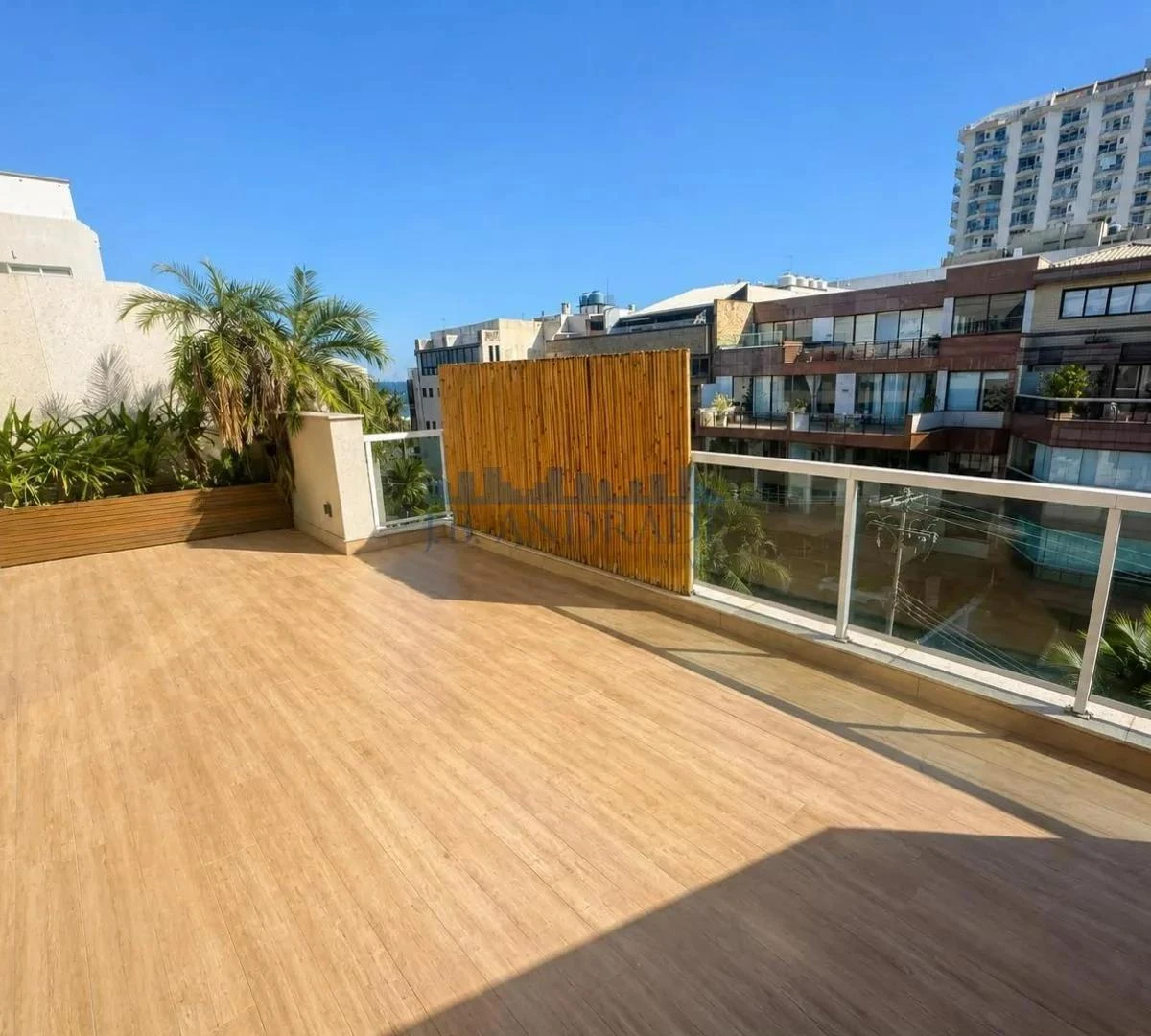Furnished apartment with 4 bedrooms, 3 bathrooms and a balcony — photo 24